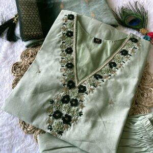 Women’s Mauve Lavender Embroidered Kurta Set with Matching Dupatta